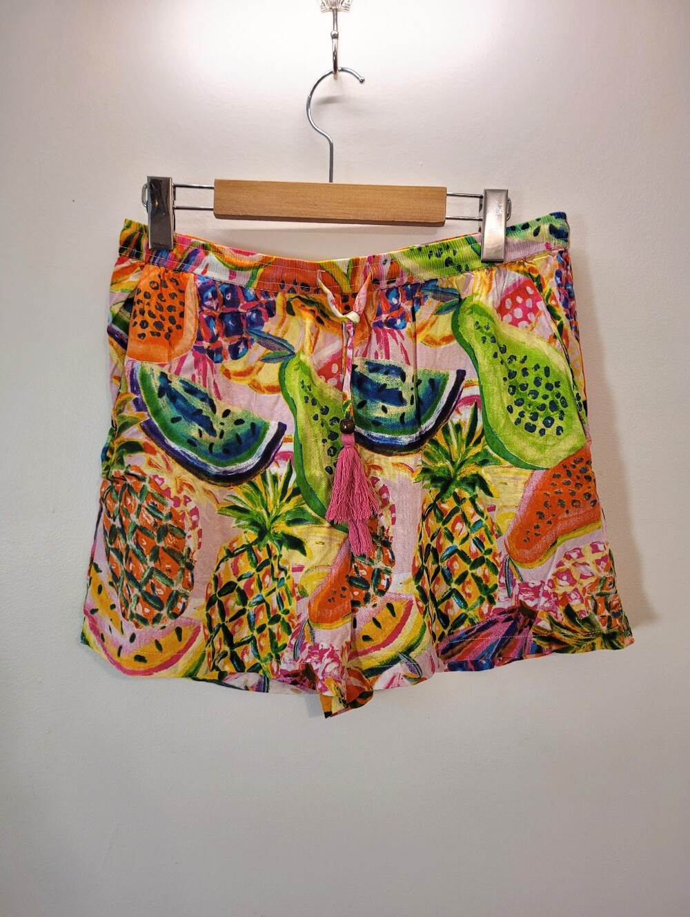 True Destinations Resort Wear Tropical Fruit-Print Bermuda Flowy Shorts - M
